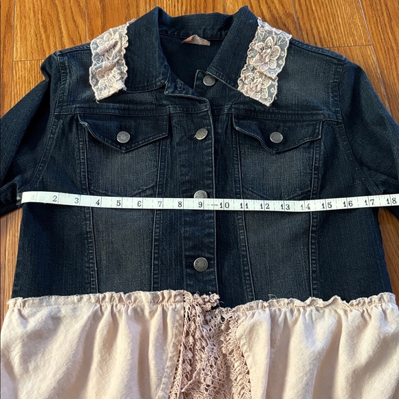 UPCYCLED DENIM JEAN JACKET WITH LACE AND EMBROIDERY - Picture 3 of 7